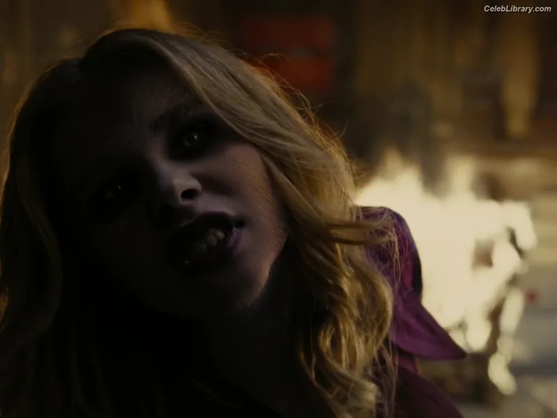 Chloë Grace Moretz photo 10 of 1749