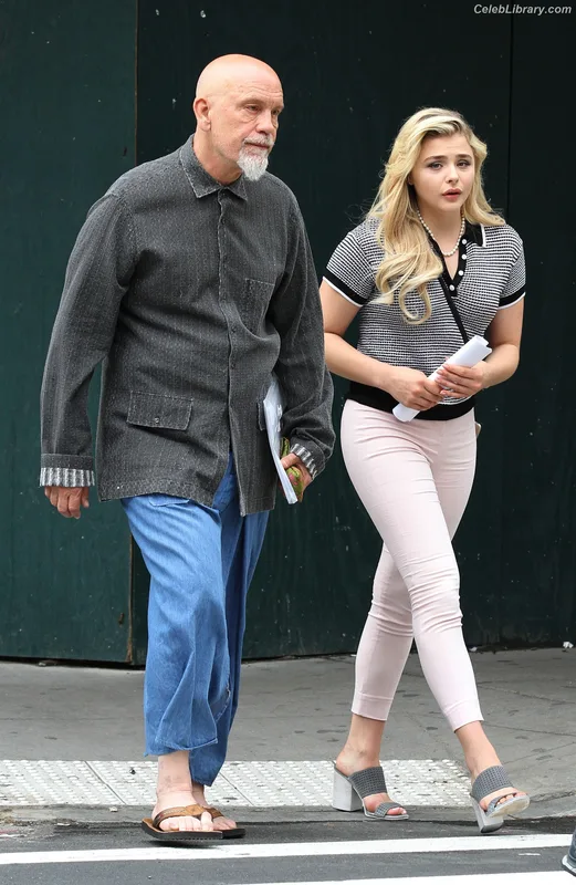 Chloë Grace Moretz photo 13 of 1749