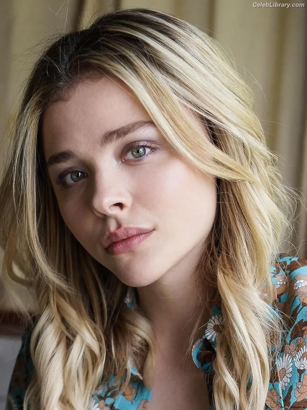 Chloë Grace Moretz photo 14 of 1749