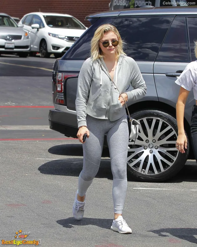 Chloë Grace Moretz photo 14 of 1749
