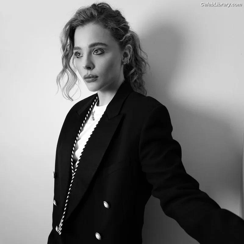 Chloë Grace Moretz photo 22 of 1749