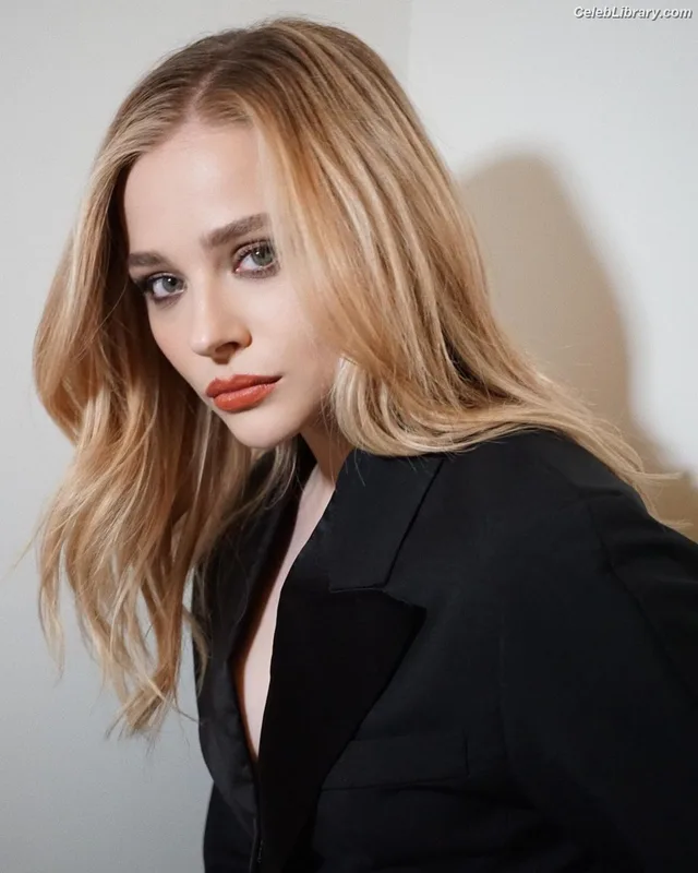 Chloë Grace Moretz photo 4 of 1749