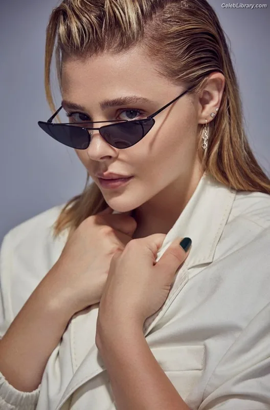 Chloë Grace Moretz photo 14 of 1749
