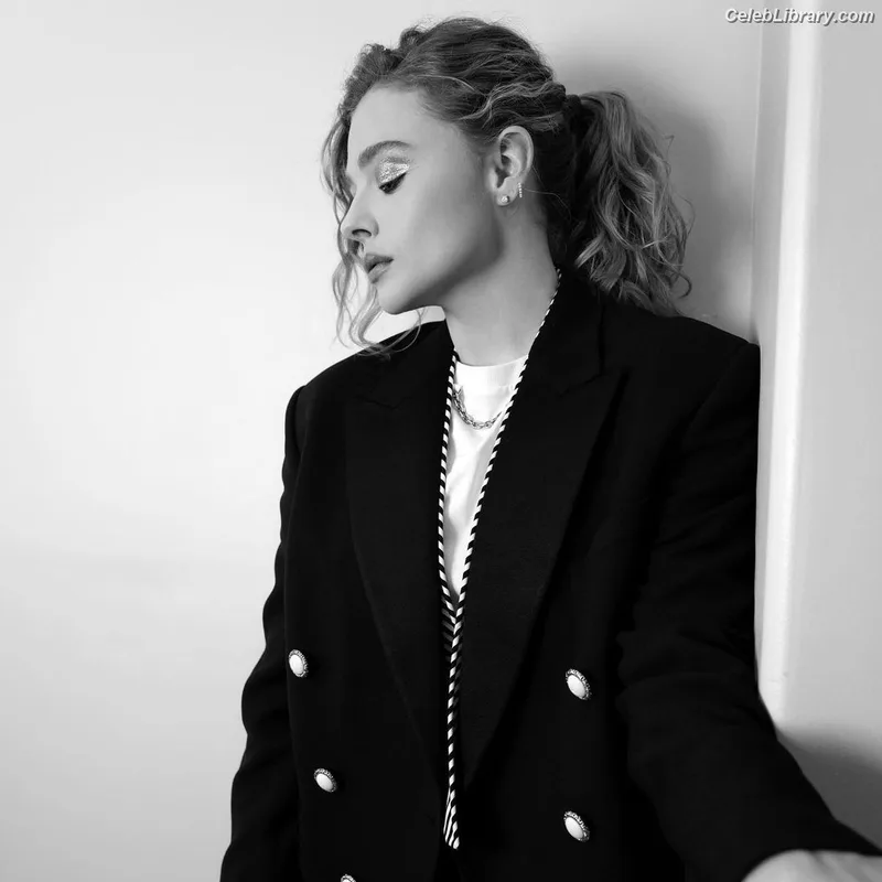 Chloë Grace Moretz photo 21 of 1749