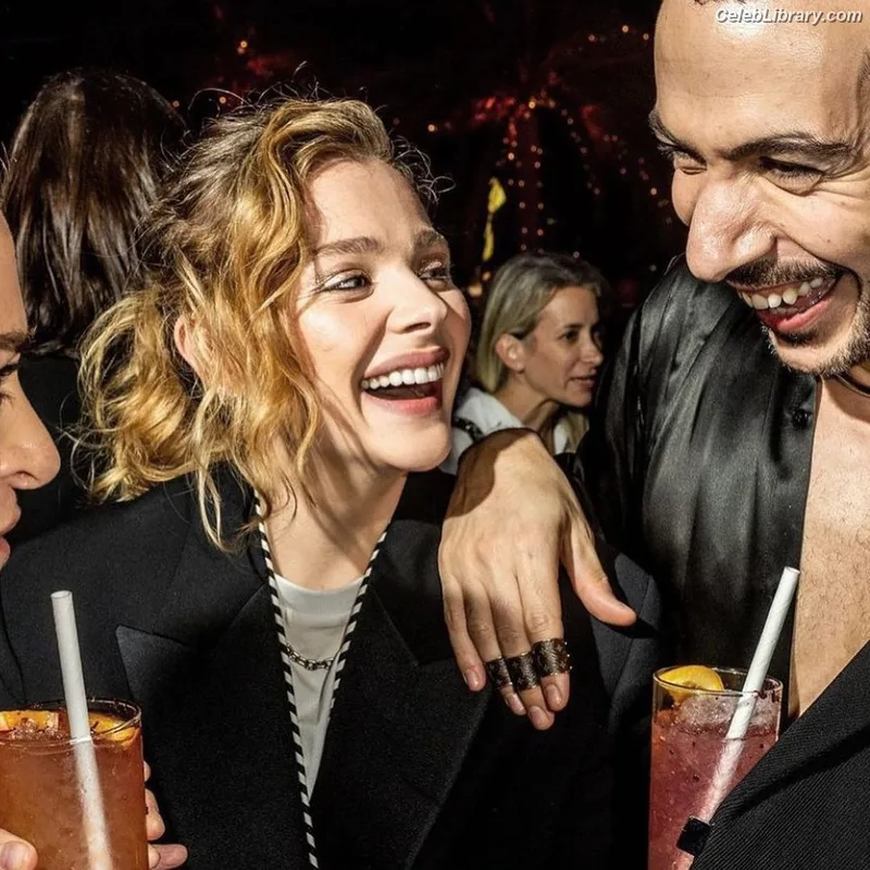 Chloë Grace Moretz photo 2 of 1749