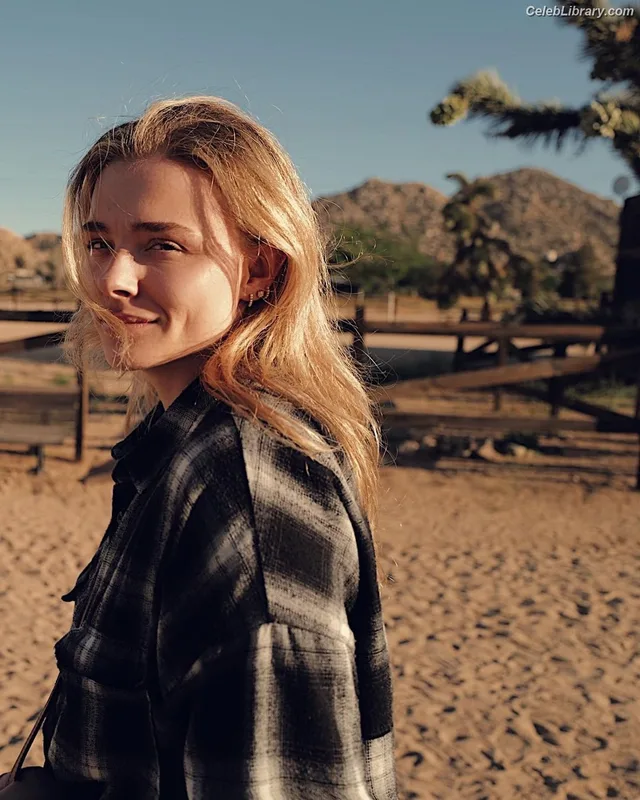 Chloë Grace Moretz photo 10 of 1749