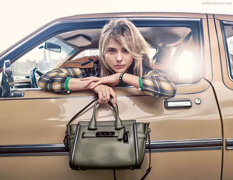 Chloë Grace Moretz photo 19 of 1749