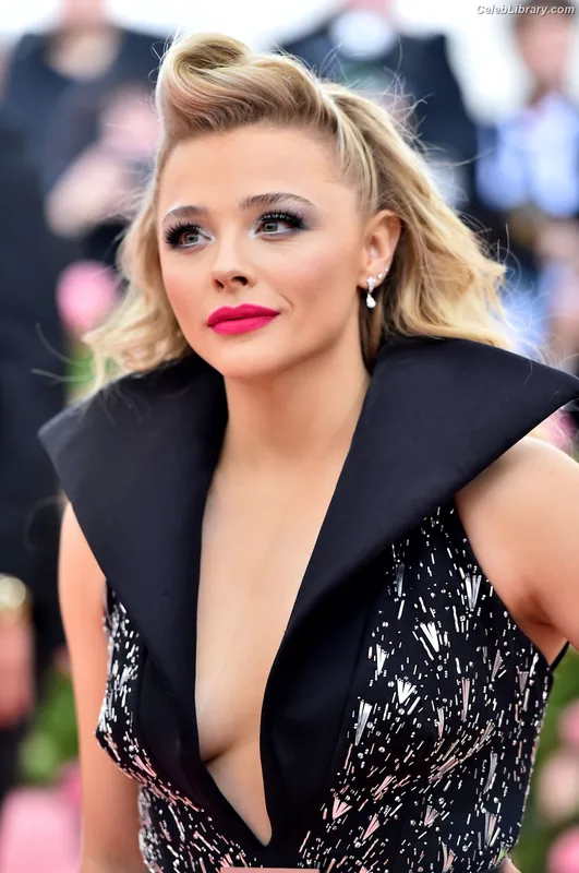 Chloë Grace Moretz photo 21 of 1749