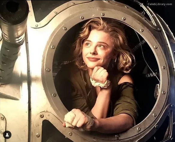 Chloë Grace Moretz photo 6 of 1749