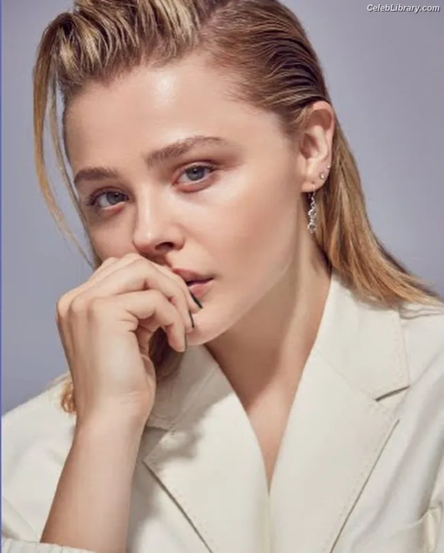 Chloë Grace Moretz photo 19 of 1749