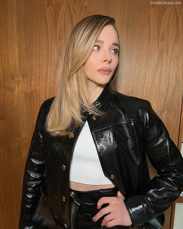 Chloë Grace Moretz photo 11 of 1749