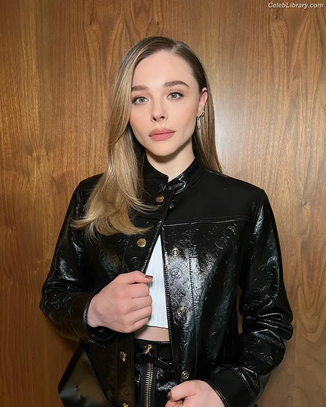 Chloë Grace Moretz photo 12 of 1749