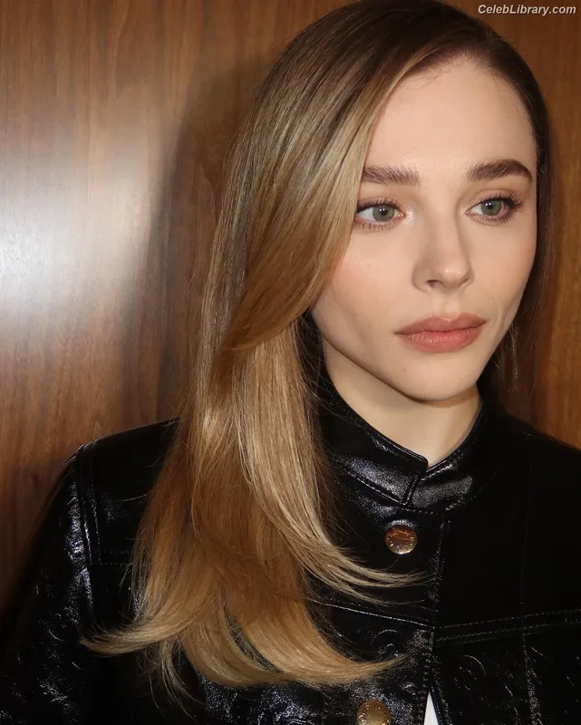 Chloë Grace Moretz photo 16 of 1749