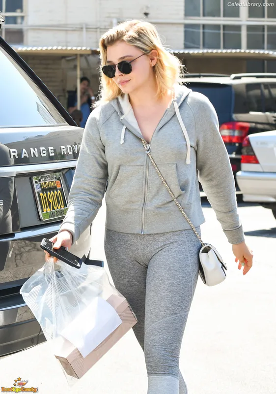 Chloë Grace Moretz photo 17 of 1749