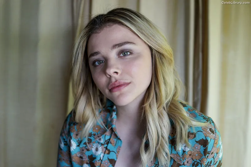 Chloë Grace Moretz photo 20 of 1749