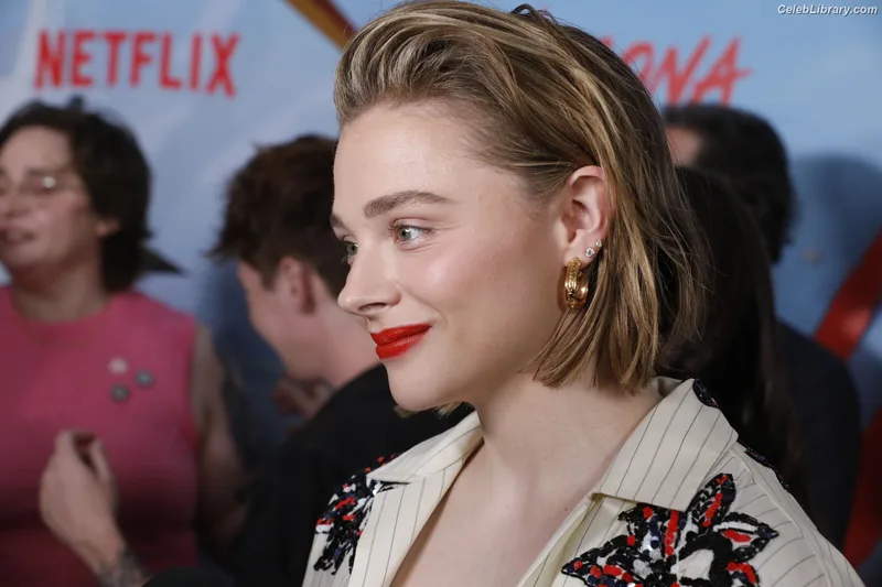 Chloë Grace Moretz photo 6 of 1749