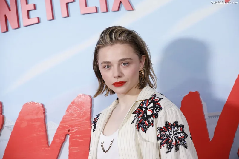 Chloë Grace Moretz photo 11 of 1749
