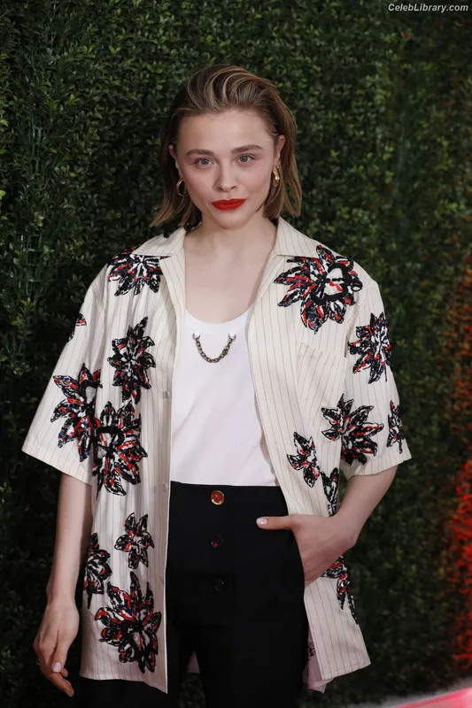 Chloë Grace Moretz photo 13 of 1749