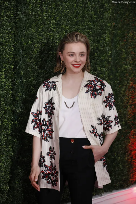 Chloë Grace Moretz photo 16 of 1749