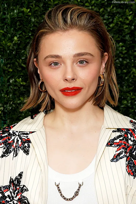 Chloë Grace Moretz photo 20 of 1749