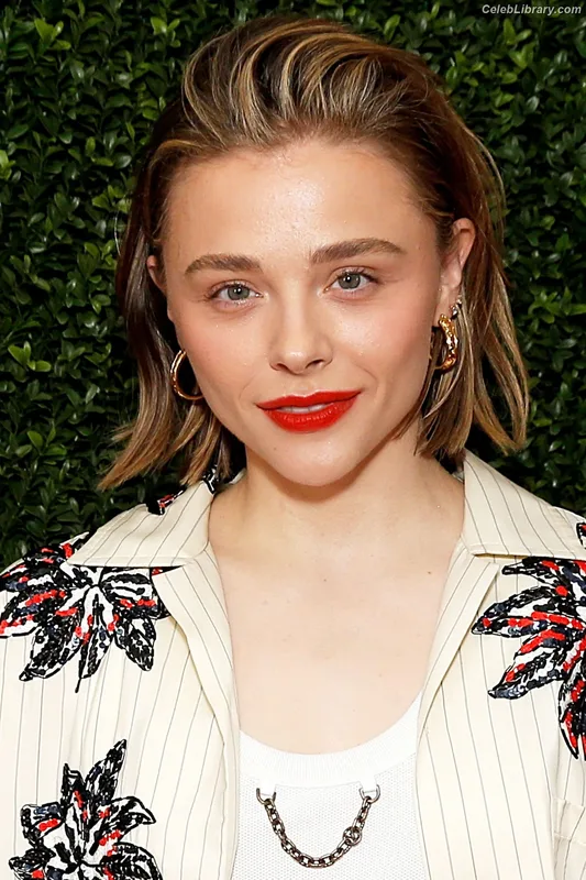 Chloë Grace Moretz photo 23 of 1749