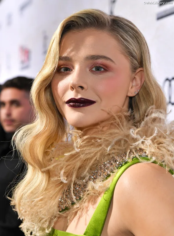 Chloë Grace Moretz photo 11 of 1749
