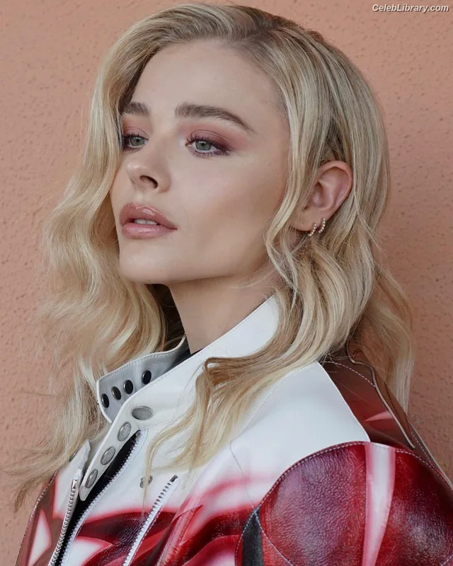 Chloë Grace Moretz photo 10 of 1749