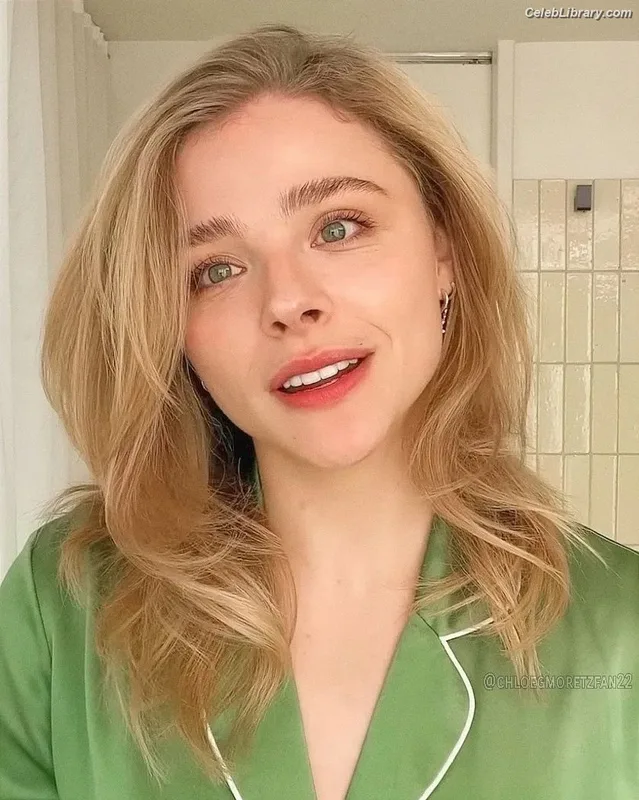 Chloë Grace Moretz photo 14 of 1749