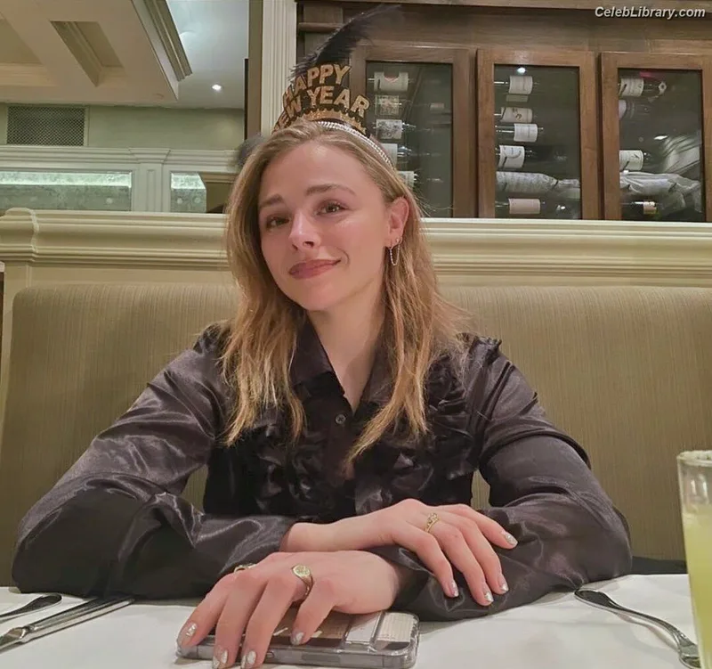 Chloë Grace Moretz photo 3 of 1749