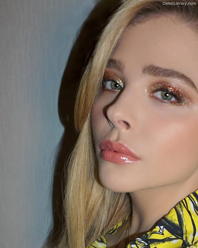 Chloë Grace Moretz photo 4 of 1749