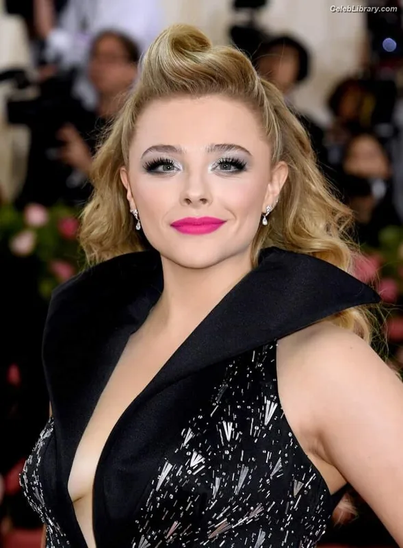 Chloë Grace Moretz photo 5 of 1749