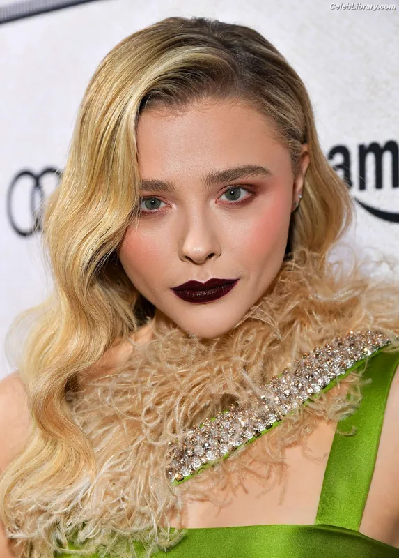 Chloë Grace Moretz photo 6 of 1749