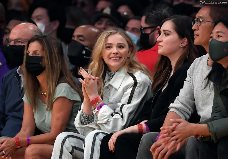 Chloë Grace Moretz photo 7 of 1749