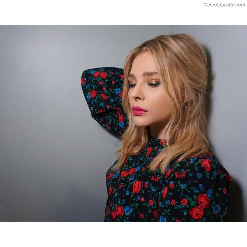 Chloë Grace Moretz photo 13 of 1749