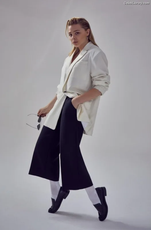 Chloë Grace Moretz photo 16 of 1749