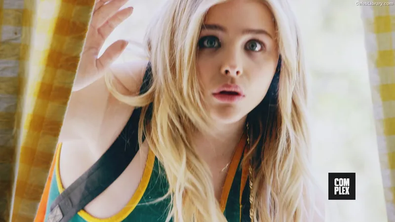 Chloë Grace Moretz photo 21 of 1749