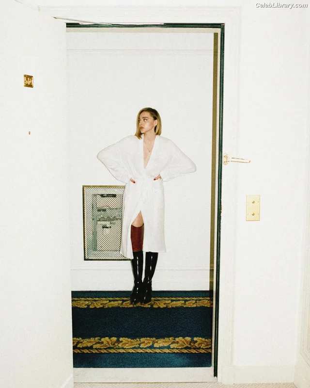 Chloë Grace Moretz photo 2 of 1749
