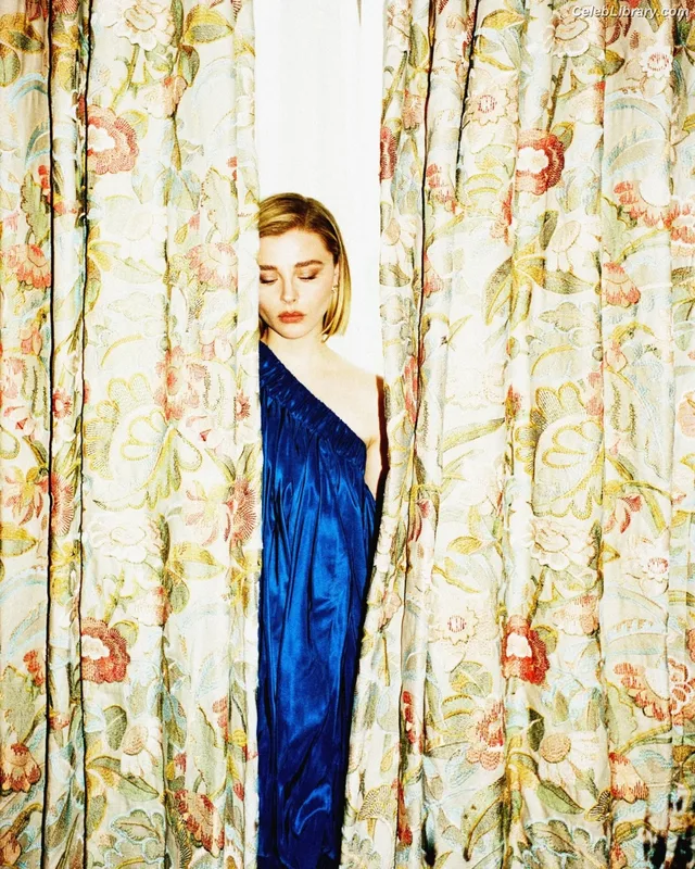Chloë Grace Moretz photo 6 of 1749
