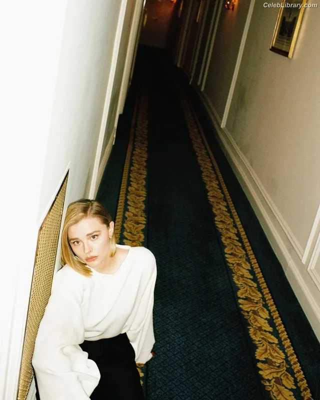 Chloë Grace Moretz photo 9 of 1749