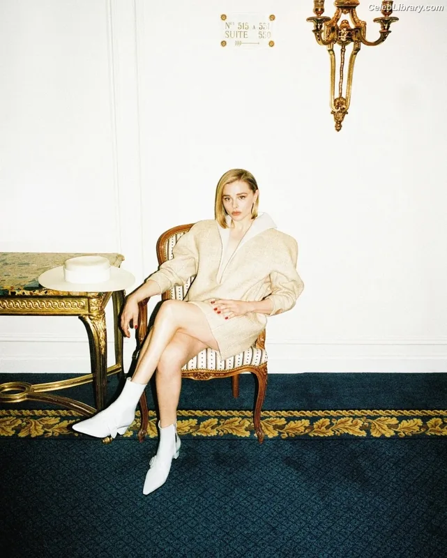 Chloë Grace Moretz photo 11 of 1749