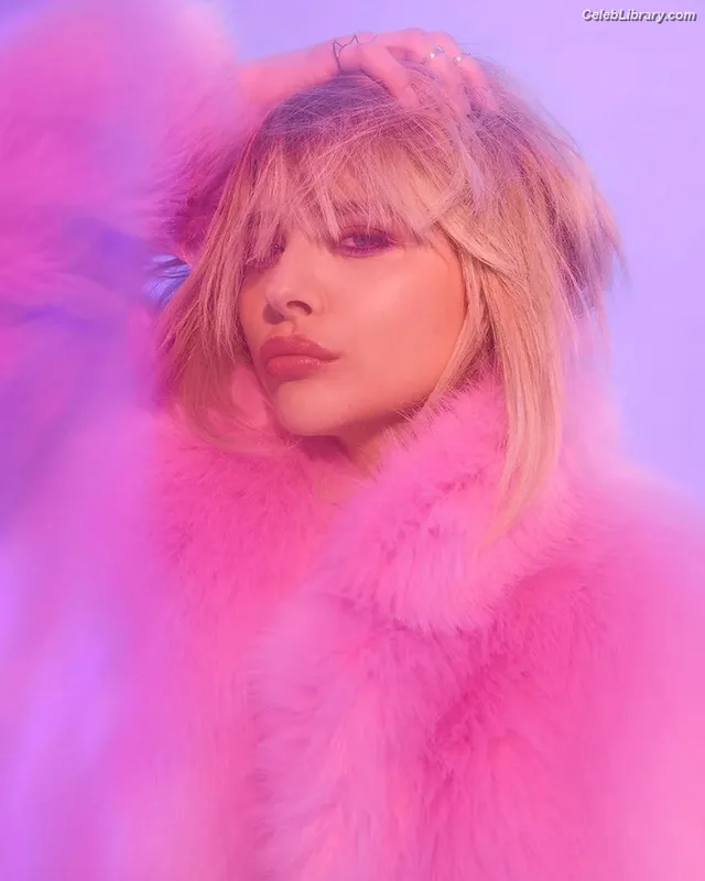 Chloë Grace Moretz photo 16 of 1749