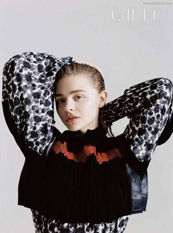 Chloë Grace Moretz photo 21 of 1749
