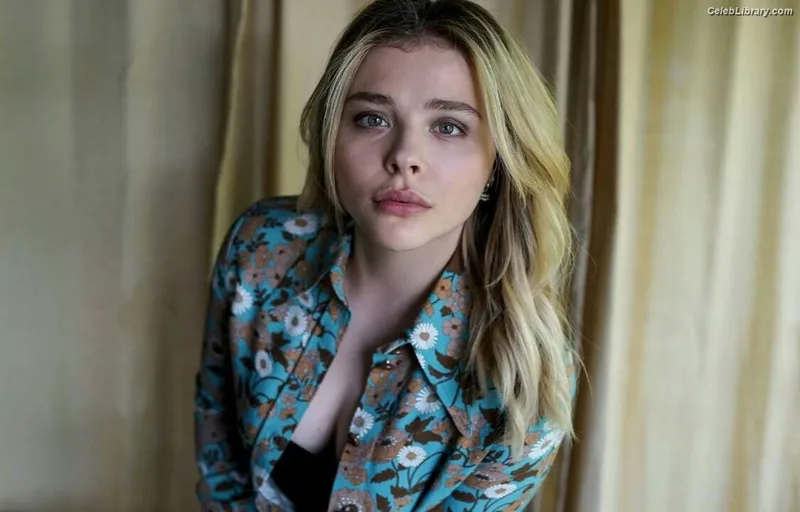 Chloë Grace Moretz photo 6 of 1749