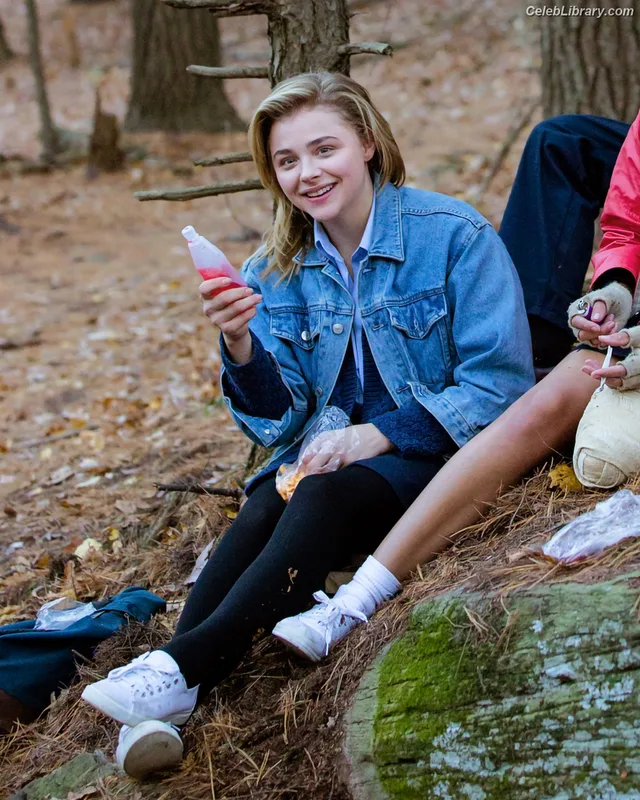 Chloë Grace Moretz photo 7 of 1749