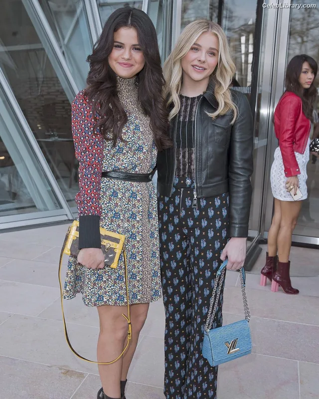 Chloë Grace Moretz photo 12 of 1749