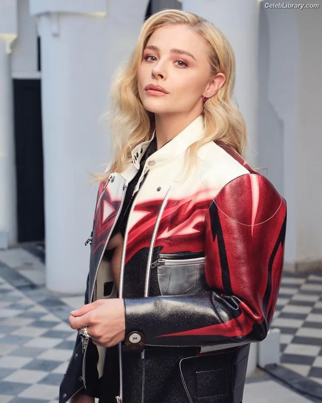 Chloë Grace Moretz photo 18 of 1749