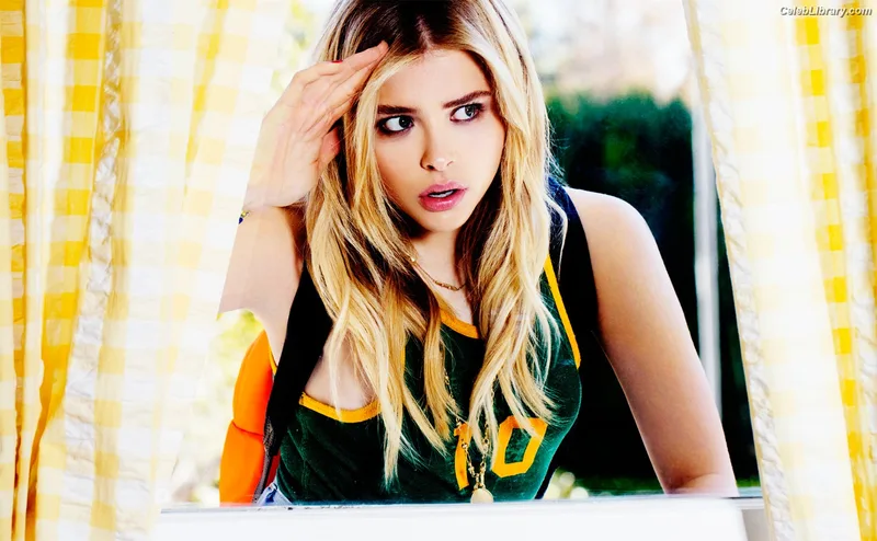 Chloë Grace Moretz photo 22 of 1749