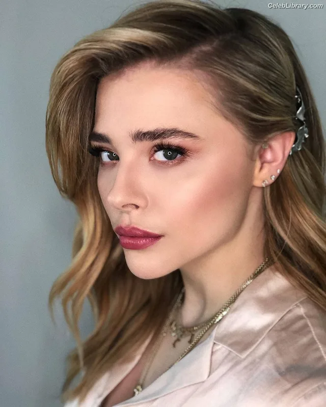 Chloë Grace Moretz photo 3 of 1749