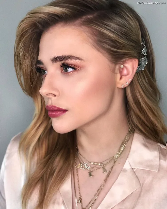 Chloë Grace Moretz photo 5 of 1749