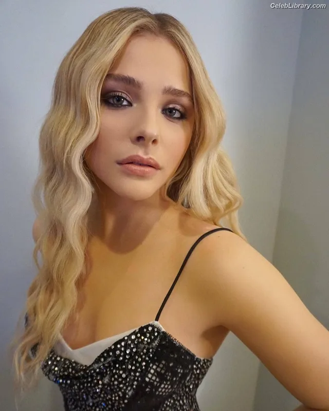 Chloë Grace Moretz photo 11 of 1749